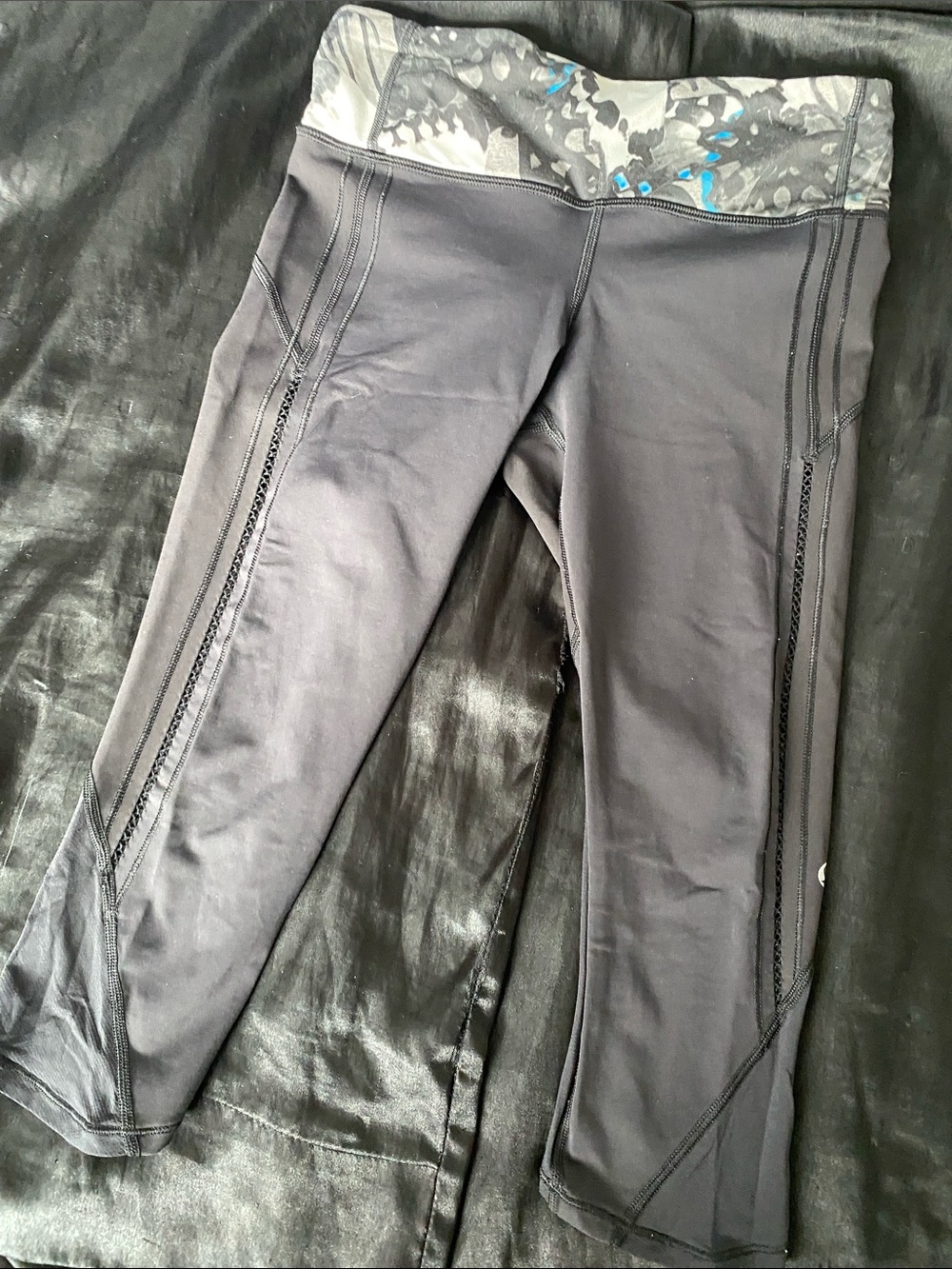 lululemon athletica vintage Black Capri Leggings with Printed Waistband
